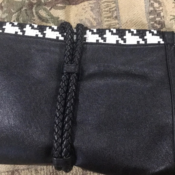 Brand New Houndstooth wrist purse - Picture 3 of 5